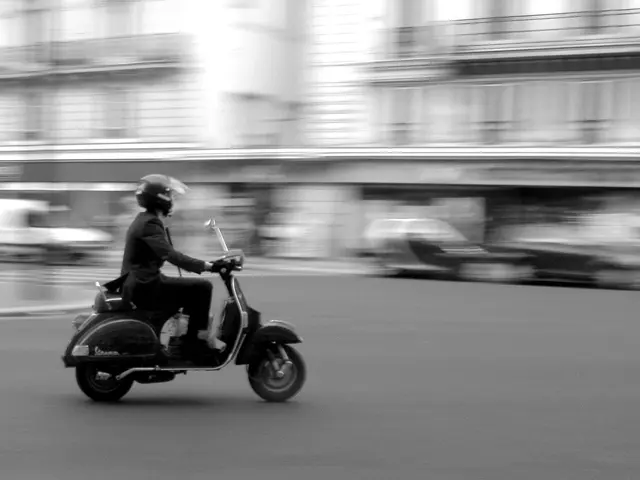 Debut of Legally Operational E-Scooter in Netherlands Priced at €1,900