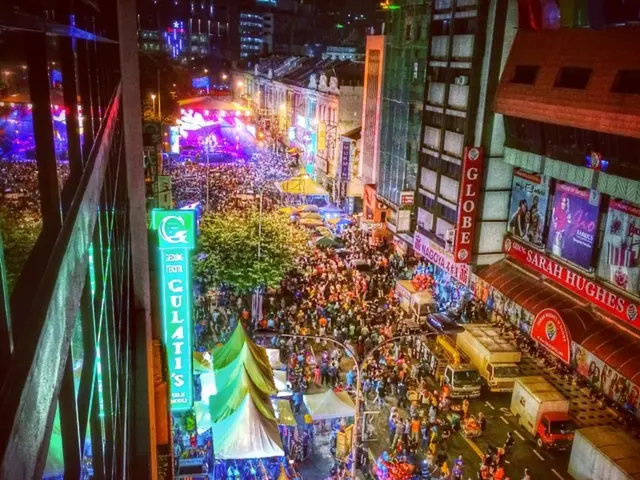 Dusseldorf: Near disaster at the Rhine-Kirche drone performance