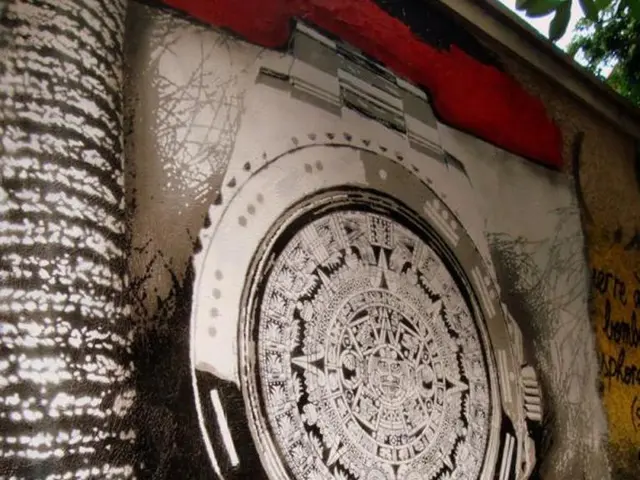 Moscow's Innovative Kremlin Timepiece sports Carbon Fiber Deviance