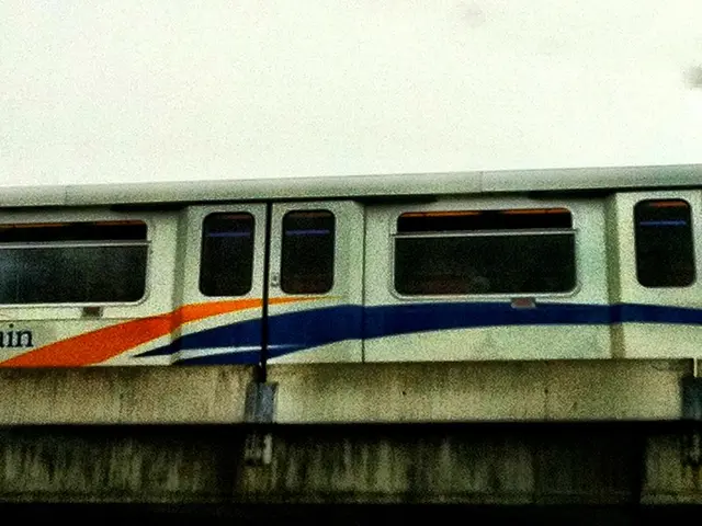 Bridge suspendeds virtually, mirroring real-world BUGA construction