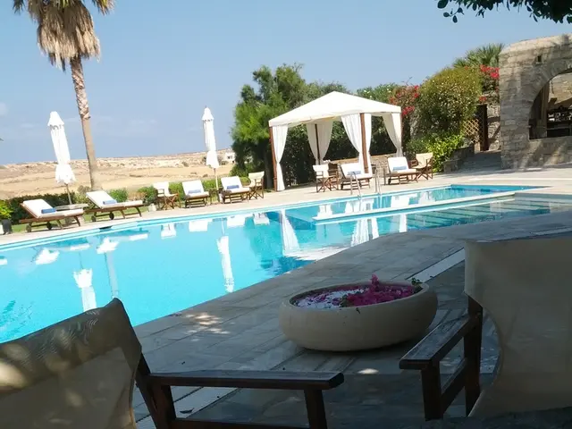 Which solar storage systems, Growatt Noah 2000 and Anker Solar Bank 2, suit your power needs best?